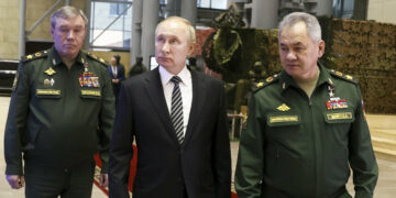 Gierasimow, Putin i Szojgu fot. Kremlin.