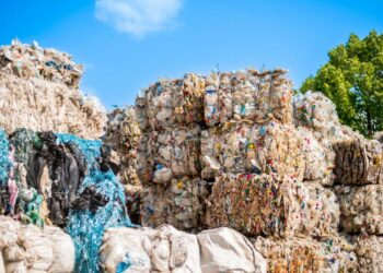 Wysypisko śmieci fot. Freepik