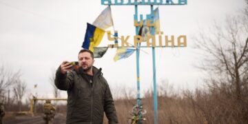Prezydent Zełeński na wjeździe do Awdijiwki w grudniu 2023 roku fot. Prezydent Ukrainy