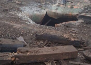 Uszkodzony prom Awangard w nocnym ataku