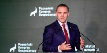 Prezydent RP Karol Nawrocki przemawia podczas otwarcia Poznańskiego Kongresu Gospodarczego, 27 bm. w Hotelu Novotel Centrum w Poznaniu. Fot.: PAP/Paweł Jaskółka