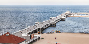 Sopot. Według danych GUS wzrosła liczba turystów korzystających z noclegów nad morzem. Fot.: Wikimedia CC